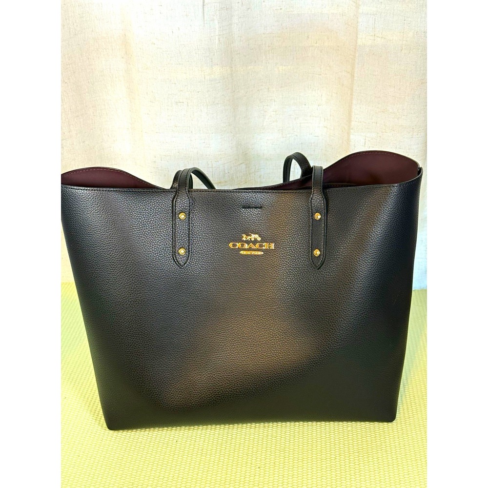 Coach Black Pebbled Leather Large Tote Bag Gold Logo Magnetic Closure classic